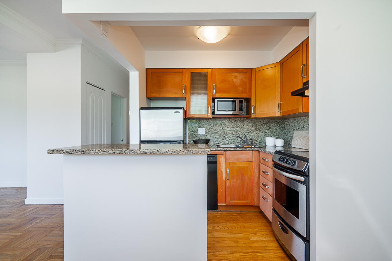 #305 – 2187 Bellevue Avenue